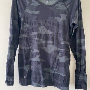 Athleta Black and Gray Camouflage Top